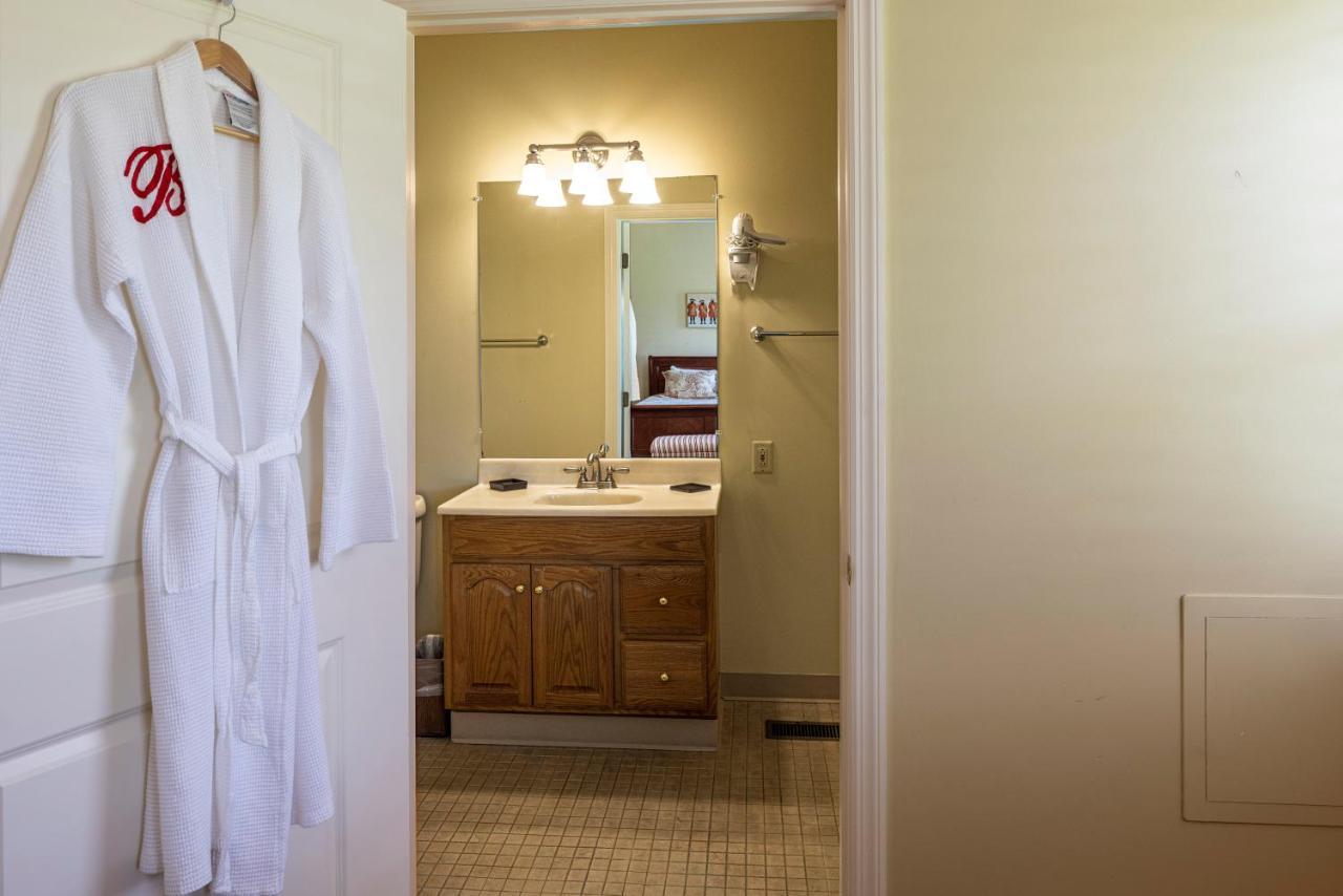 Baywood Conference And Lodging Center Coraopolis Экстерьер фото