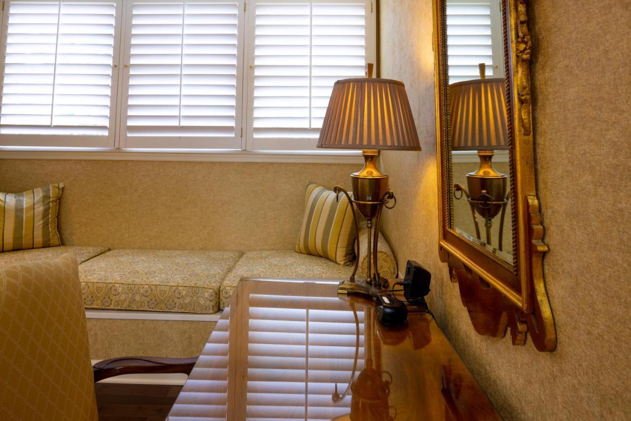 Baywood Conference And Lodging Center Coraopolis Экстерьер фото