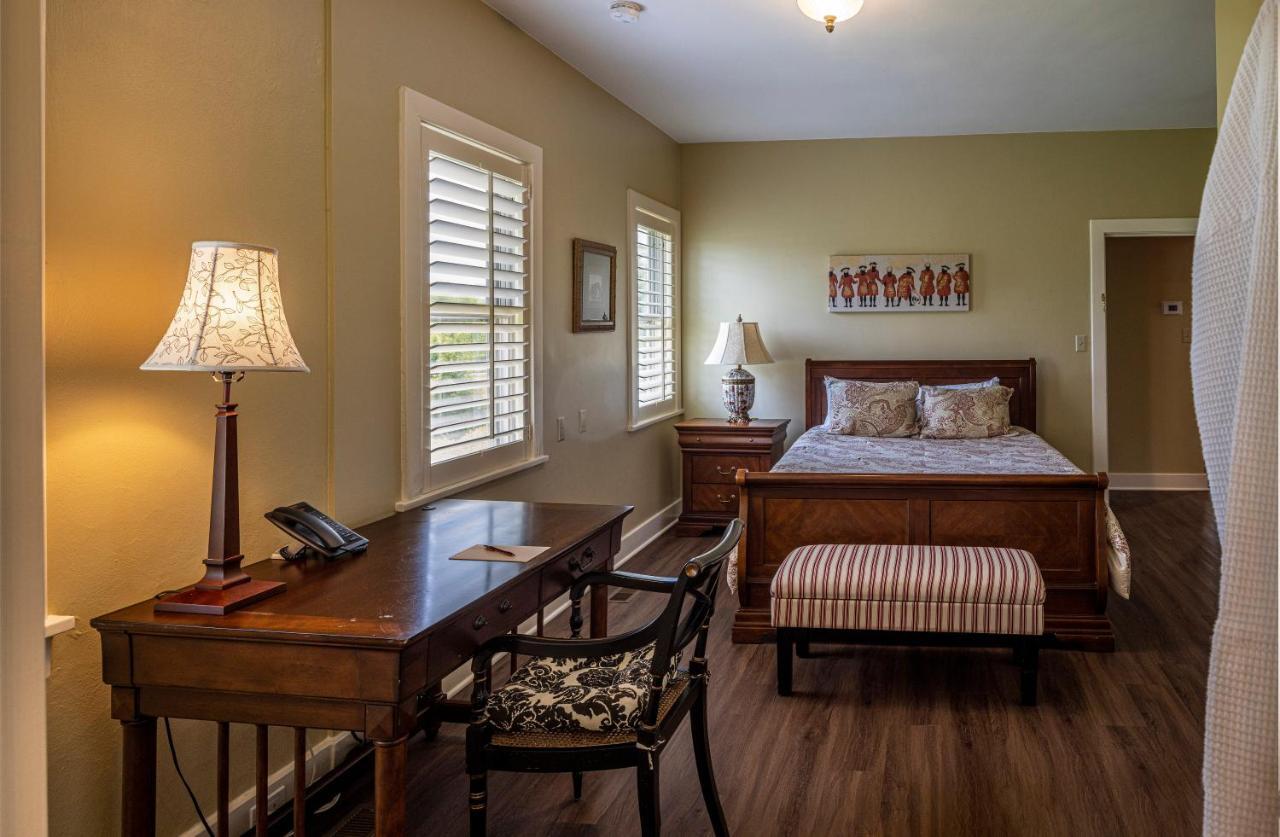 Baywood Conference And Lodging Center Coraopolis Экстерьер фото